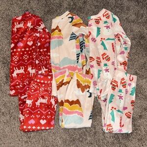 Cat & Jack super soft girls mountain & holiday pjs bundle of 3 sets 2T